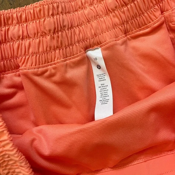 Lululemon Hotty Hot High Rise Shorts 2.5” Sunny Coral - Picture 7 of 8
